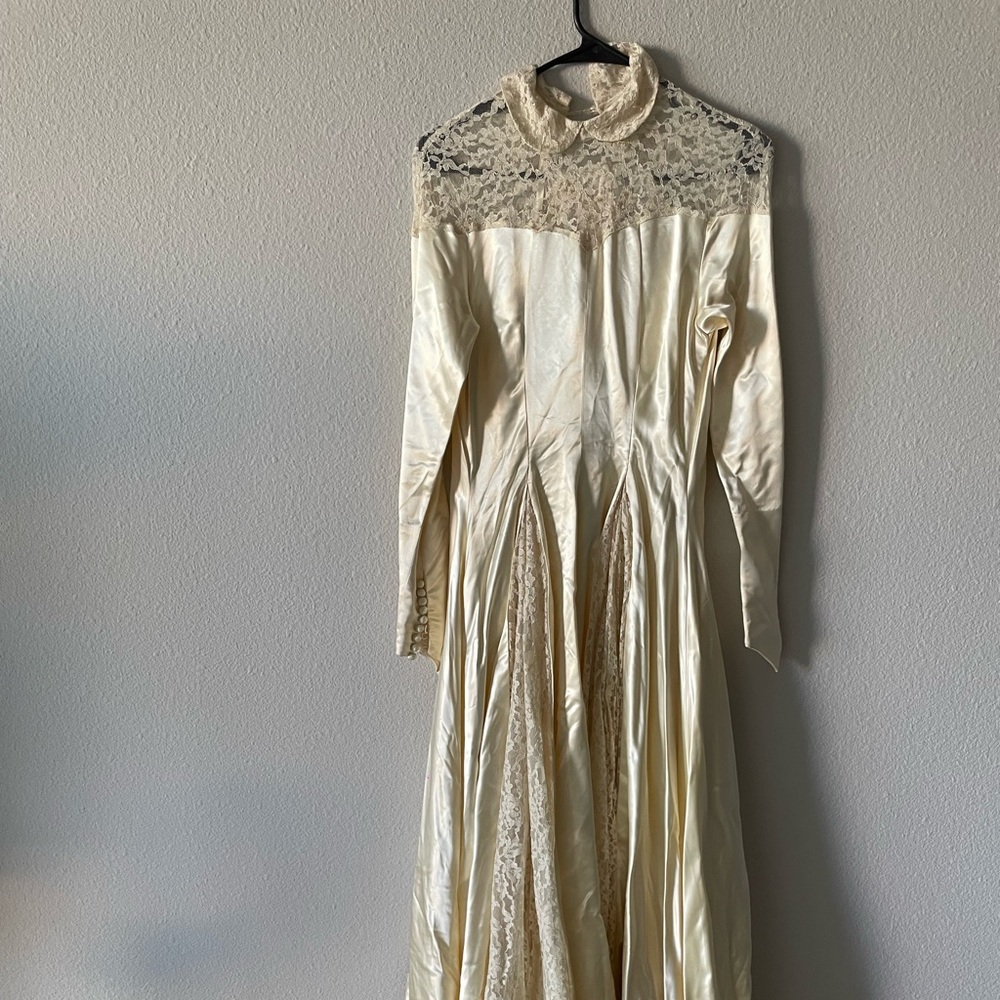 Vintage Cream Lace Long Sleeve Dress